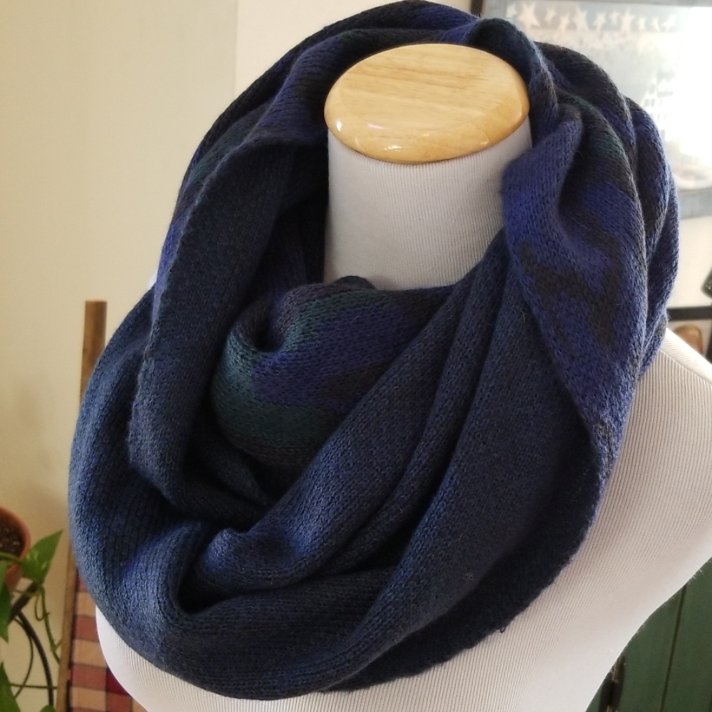 TAHARI 💙💚 SCARF